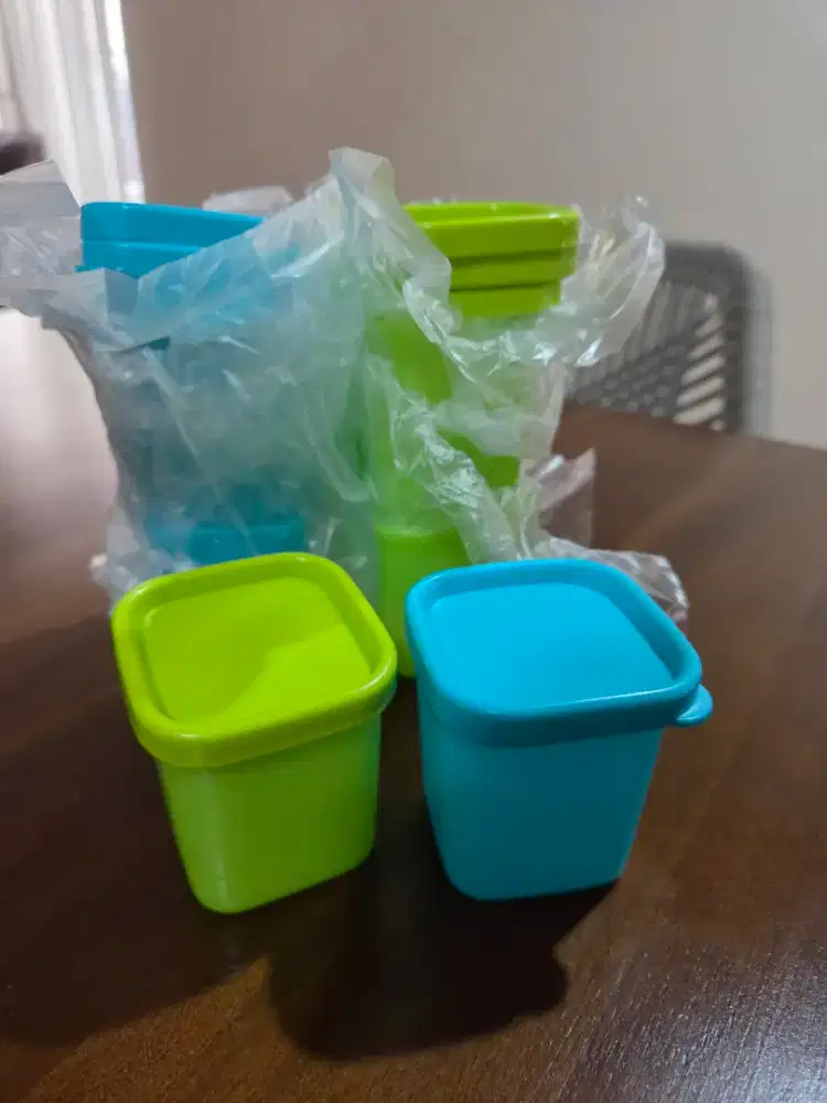 Tupperware Petit Square Set