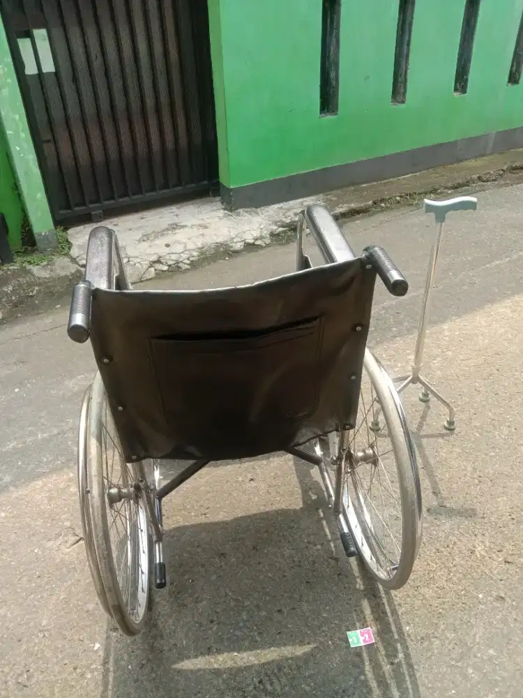 Dijual kursi roda +tongkat