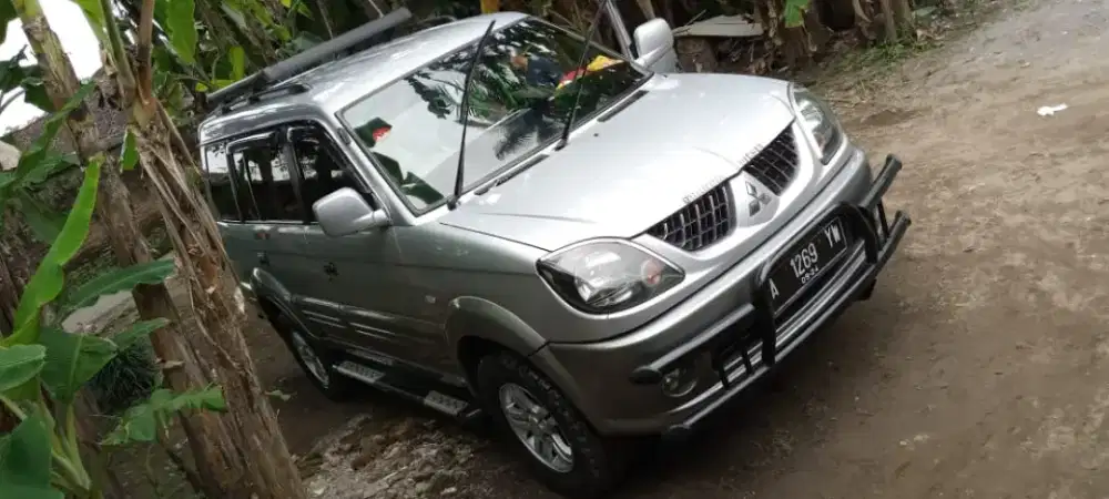 Mitsubishi kuda new grandia solar MT
