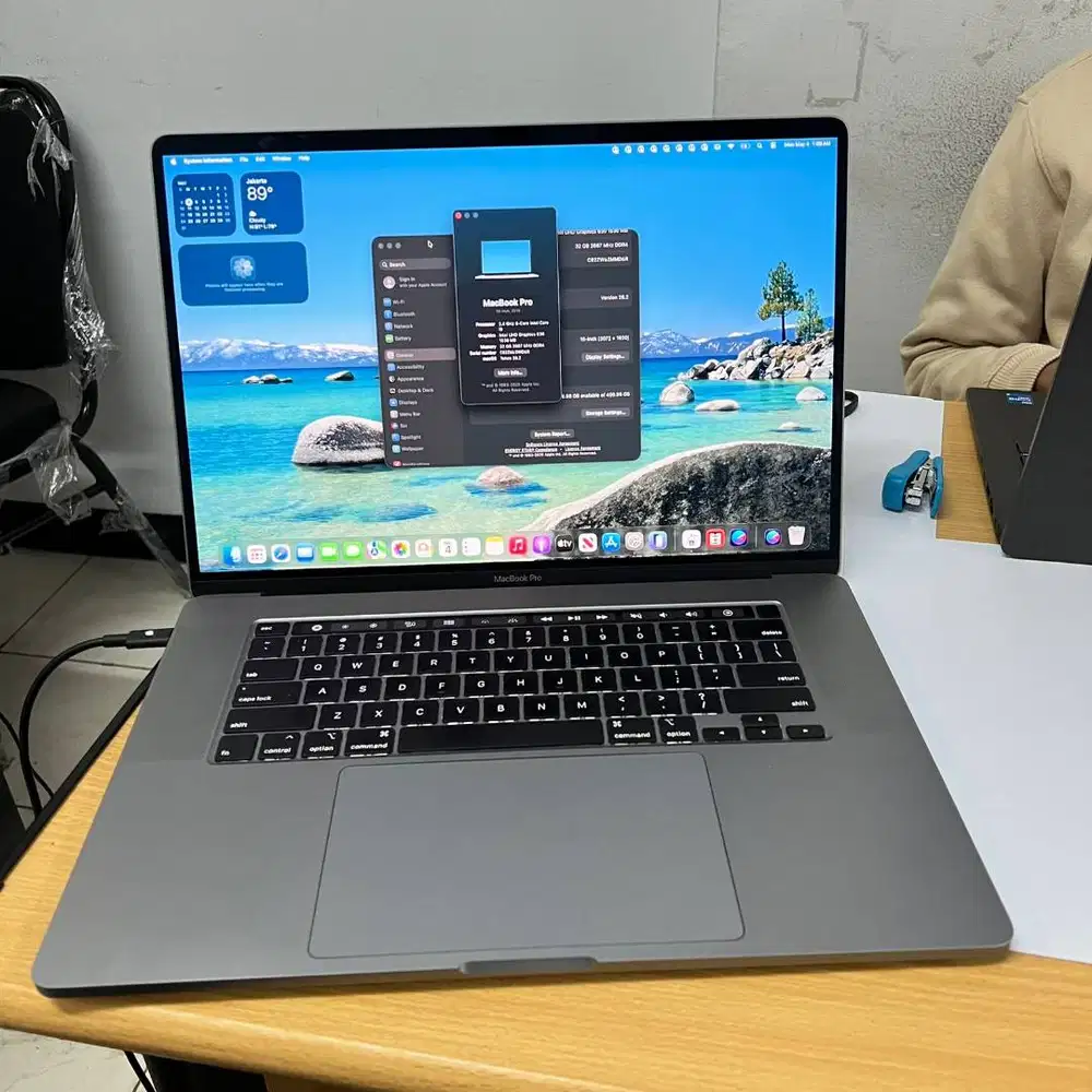 LAPTOP MacBOOK PRO 2019  TOUCHBAR 15 inch INTEL CORE i9 DL-WJ