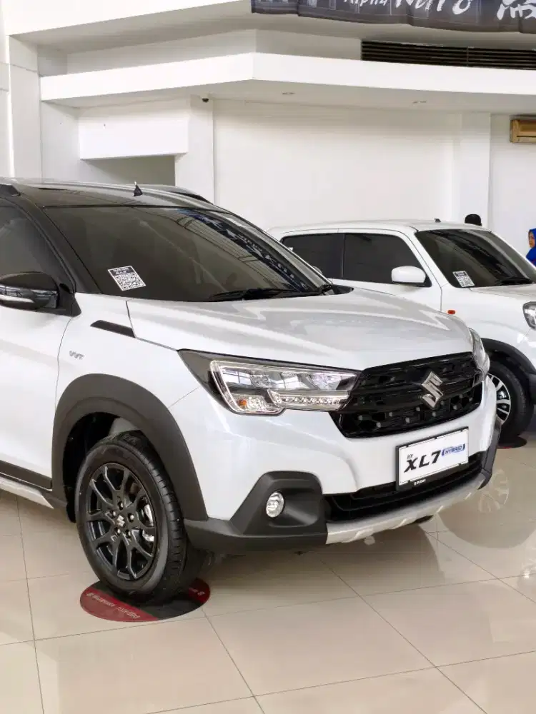 SUZUKI XL7 ALPHA TWO TONE AT