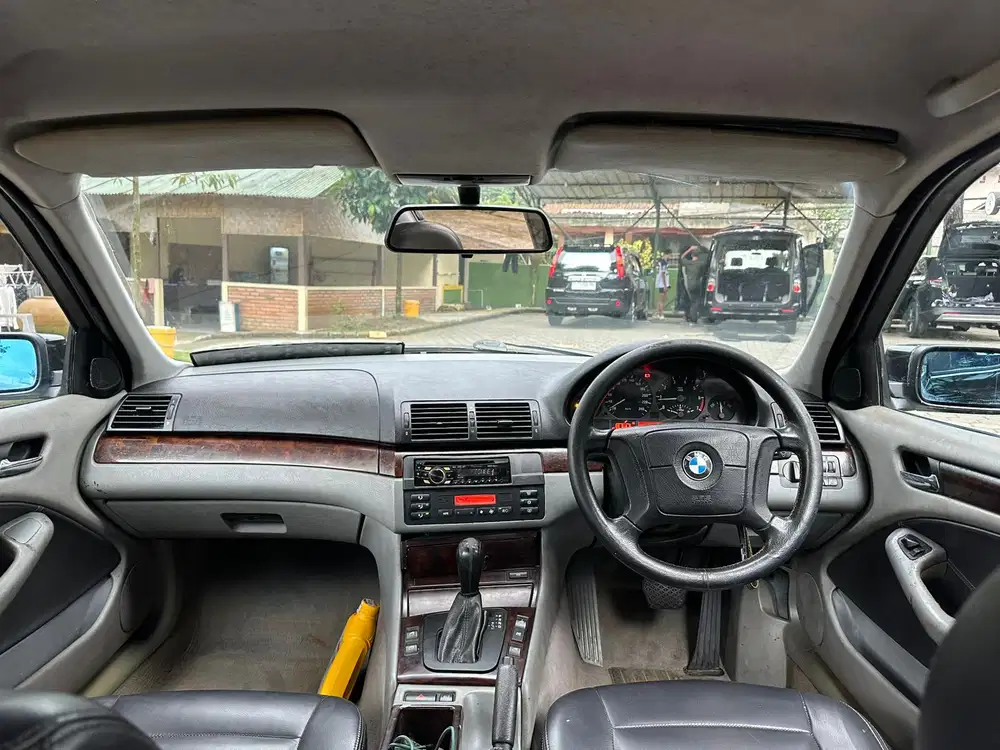 BMW 318i 1999 Bensin