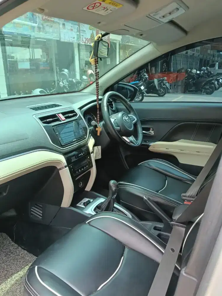 KARYAWAN SALON MOBIL DAN RAWAT MOBIL