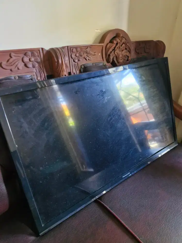 TV Panasonic 32 inch tahun 2015.