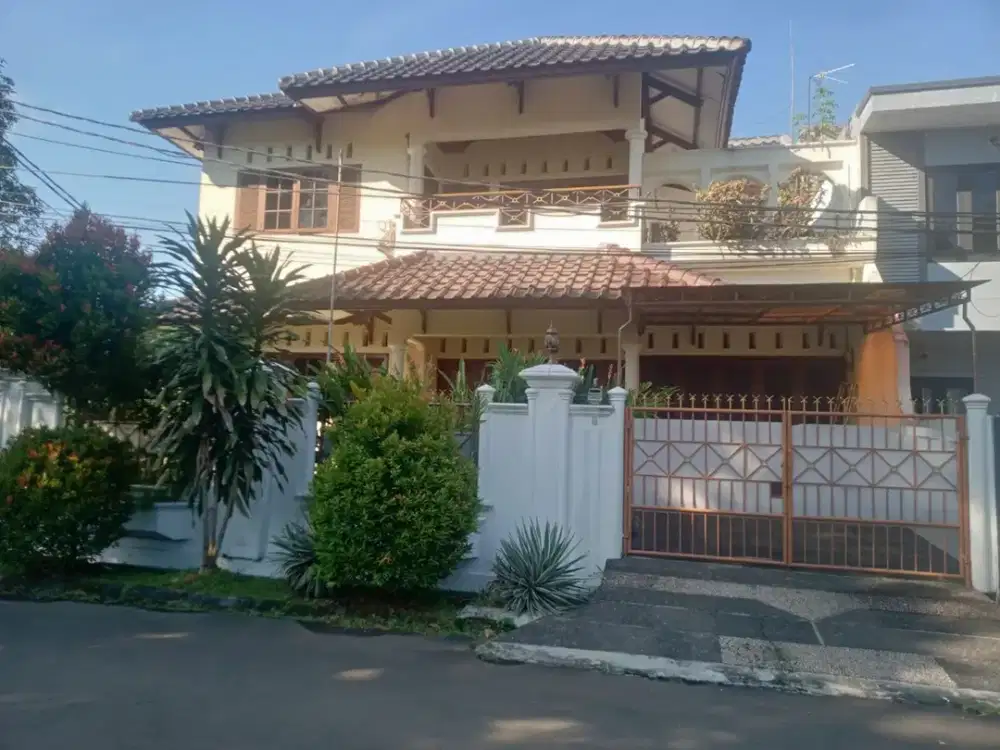 Dijual Rumah Mewah Siap Huni Lokasi Strategis Taman Laguna Cibubur