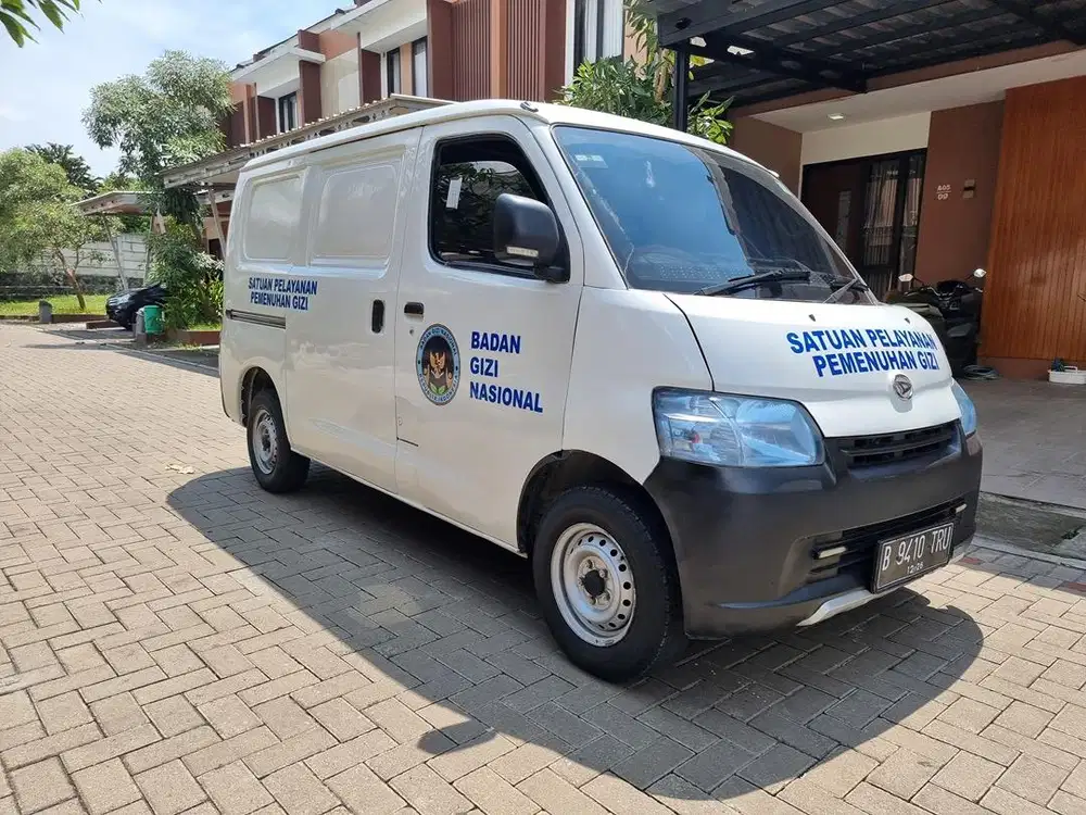 GRANDMAX BLIND VAN MBG MANUAL 2014