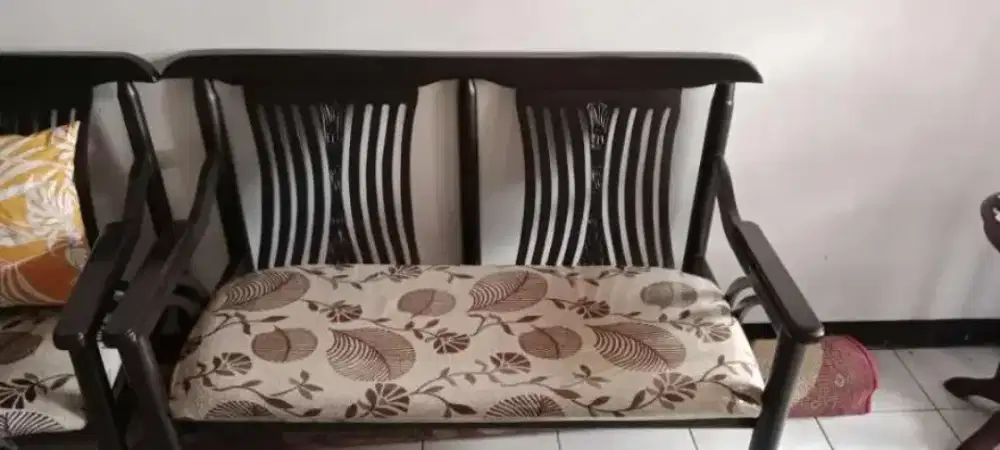 Satu set Kursi Jati