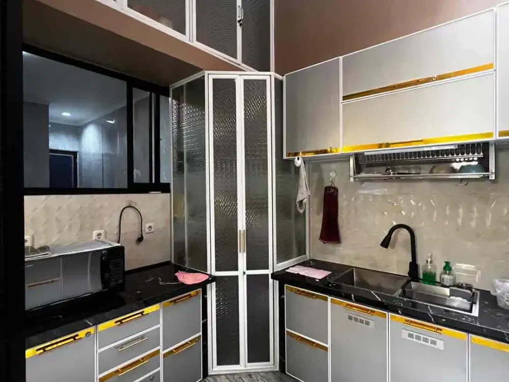 Disewakan rumah milenial 3 lantai full furnish bagus siap huni di cluster california PIK 2