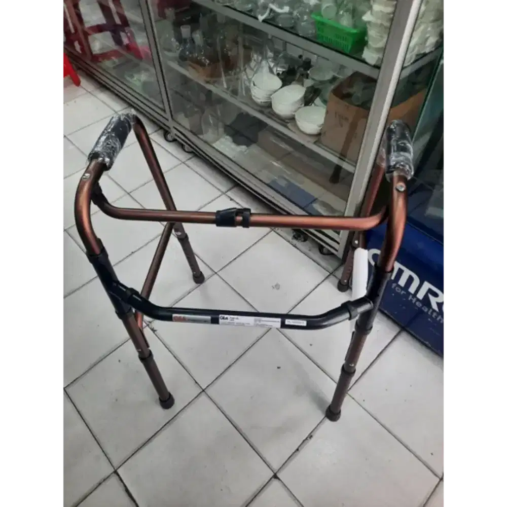 Alat bantu jalan dan tongkat duduk