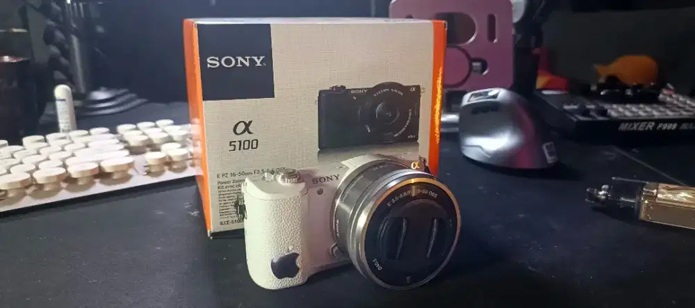Sony Alpha 5100
Kit Lens E-PZ 16-50mm F3.5–5.6 OSS
Kondisi lengkap