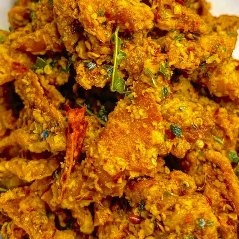 KULIT AYAM PEDAS CRISPY [ 100gr ] BUMBU REMPAH ASLI DAUN JERUK.