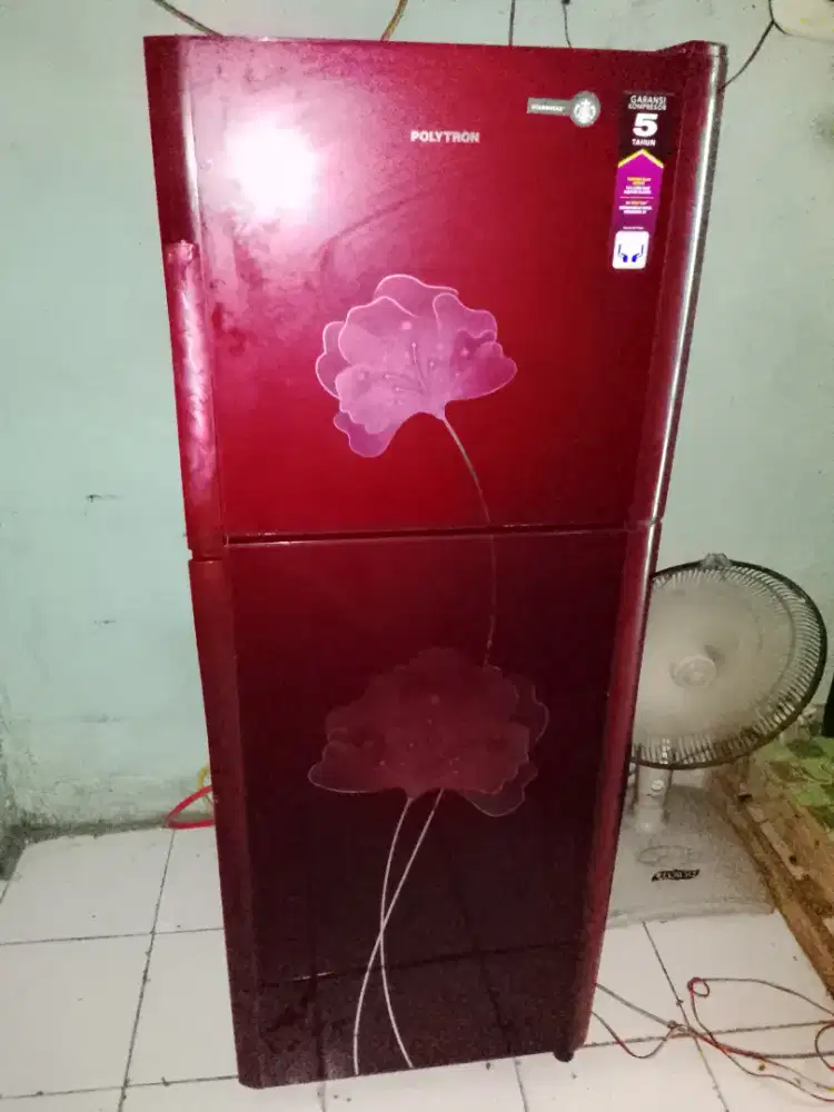 Kulkas 2 pintu merk Polytron