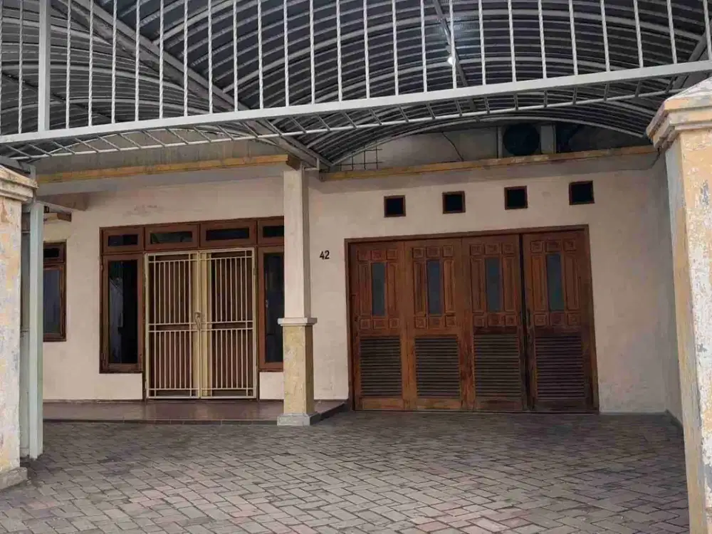 DIJUAL RUMAH TERAWAT KENDANGSARI