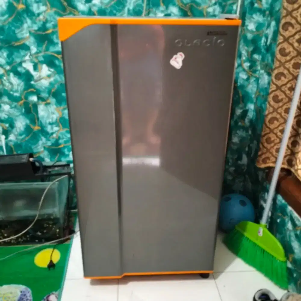 Bismillah semoga laku jual kulkas satu pintu merk thosiba kondsi norml