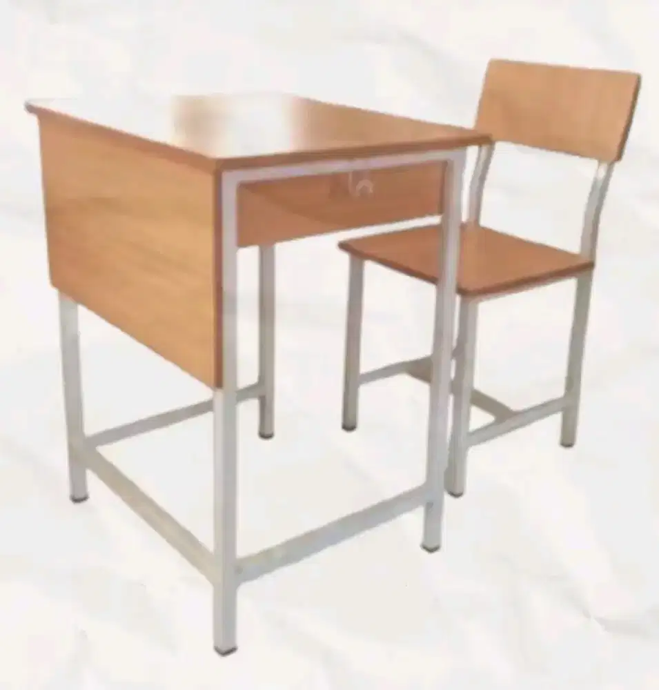 Meja dan kursi sekolah