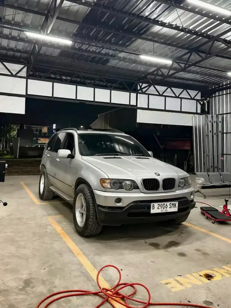 BMW X5 4.4i V8 2001 E53 M62B44 Silver on Black | Full Paper