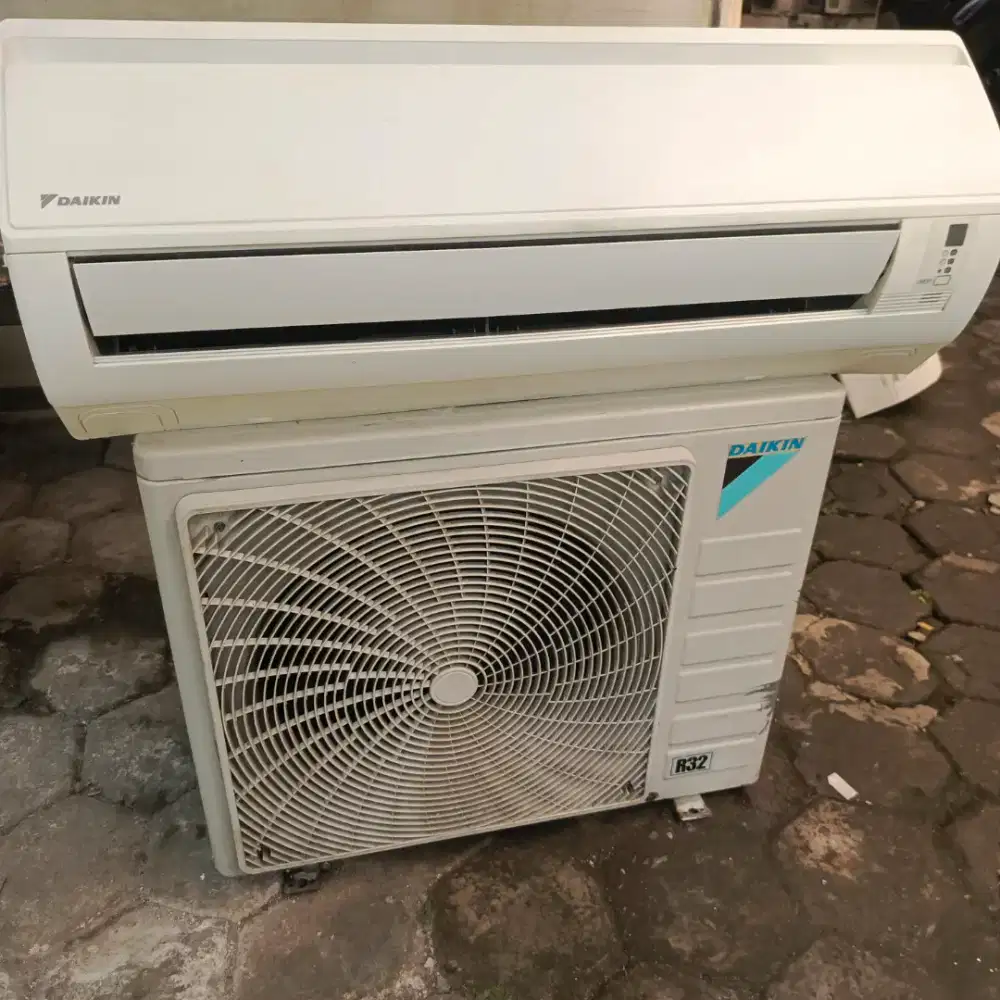 AC Daikin 1,5 PKr 32 satu setengah pk