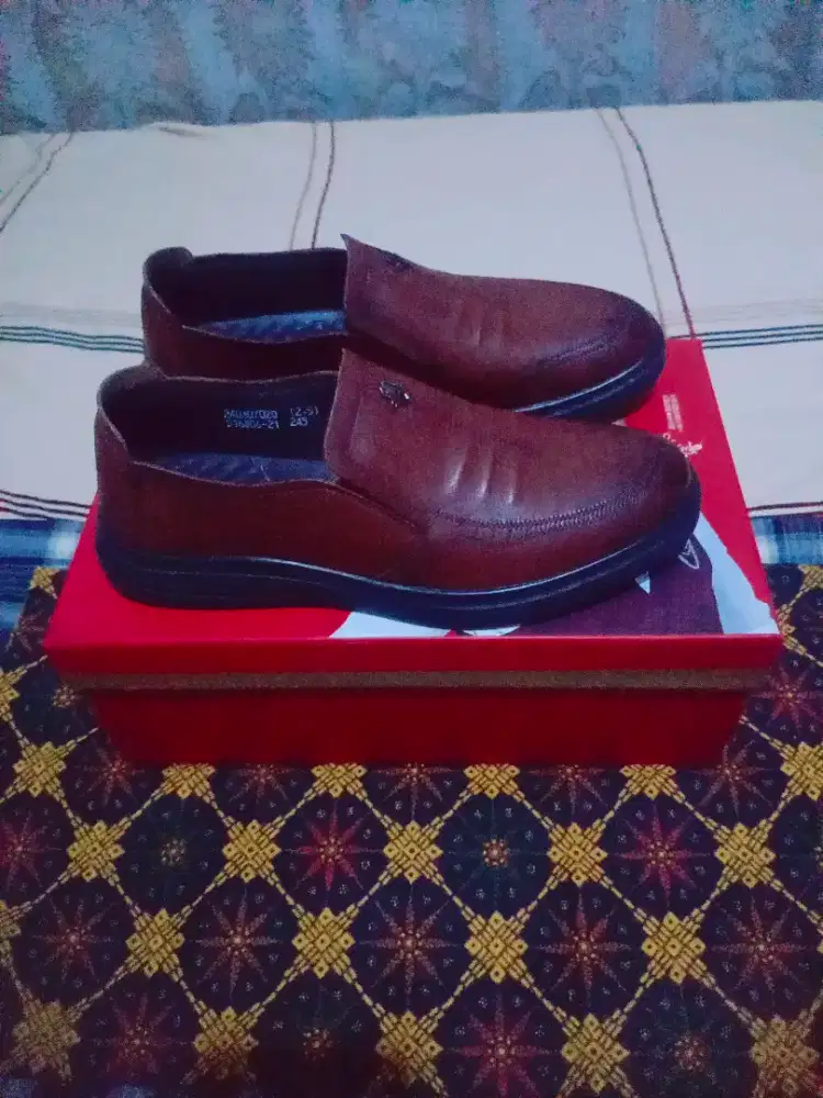 Sepatu pantofel import kulit merk JUBANG