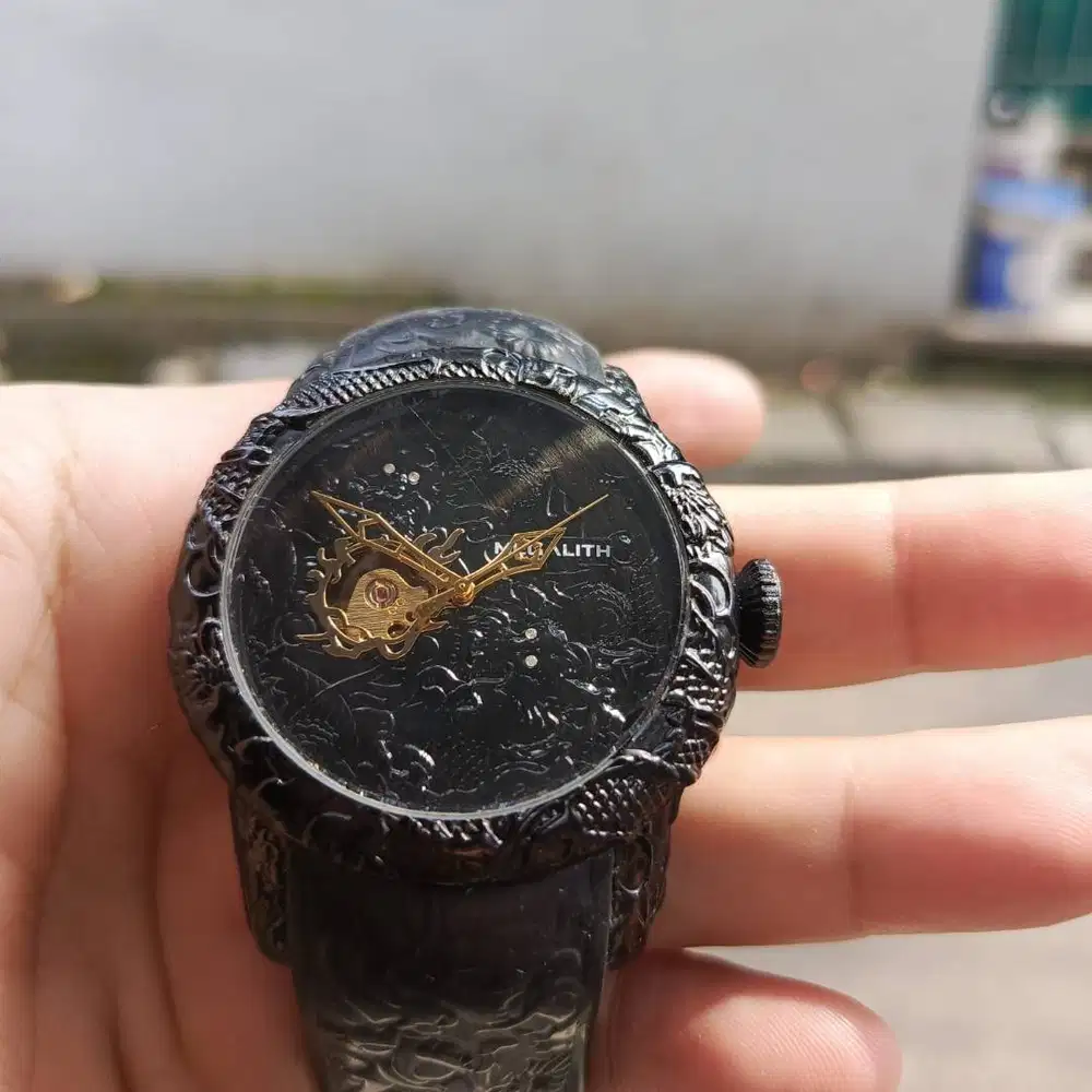 Jam otomatis 44 mm