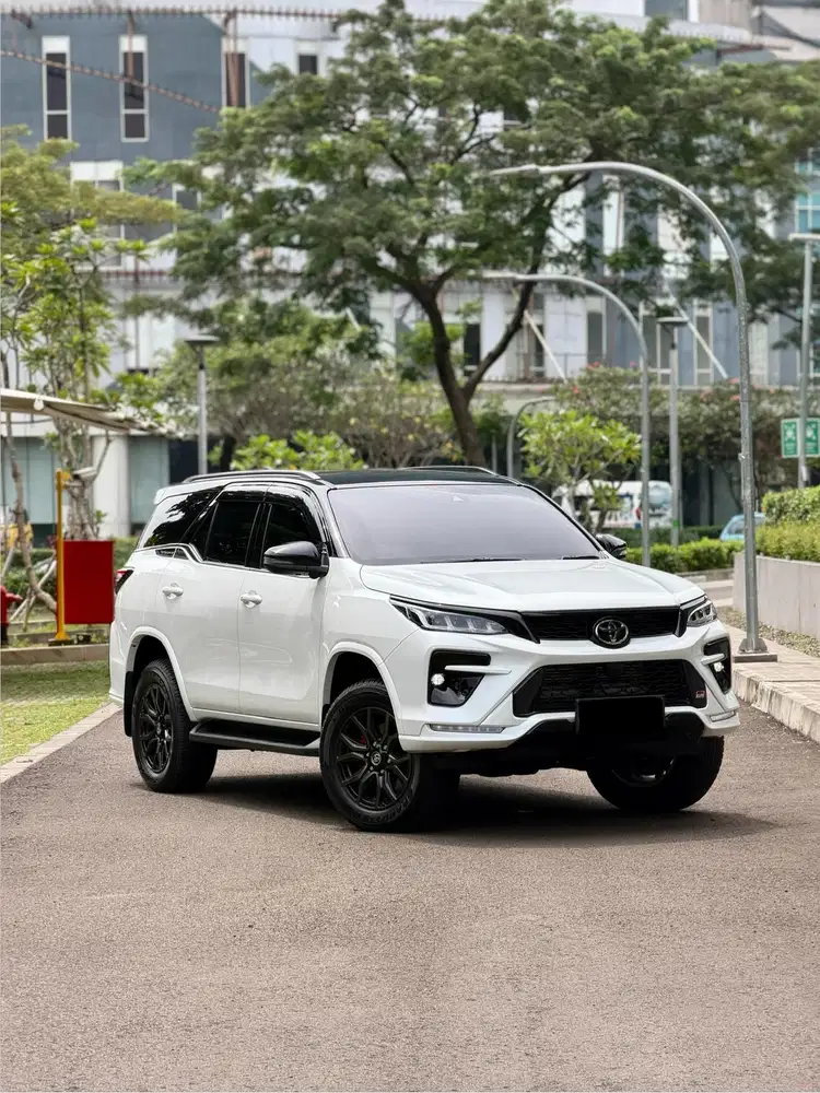 Odo 300 Toyota Fortuner 2.8 GR Tetra Drive Legender 2024