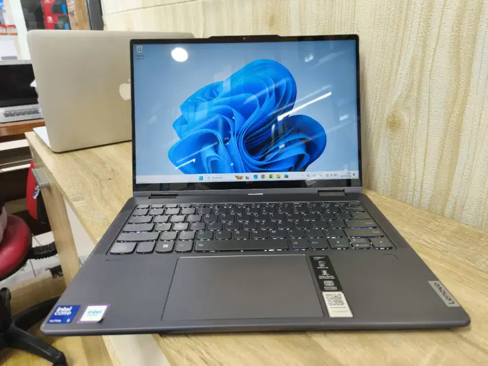 LENOVO YOGA 7i/Intel Core Ultra 5/Ram 16 GB/SSD 512 GB TOUCHSCREEN
