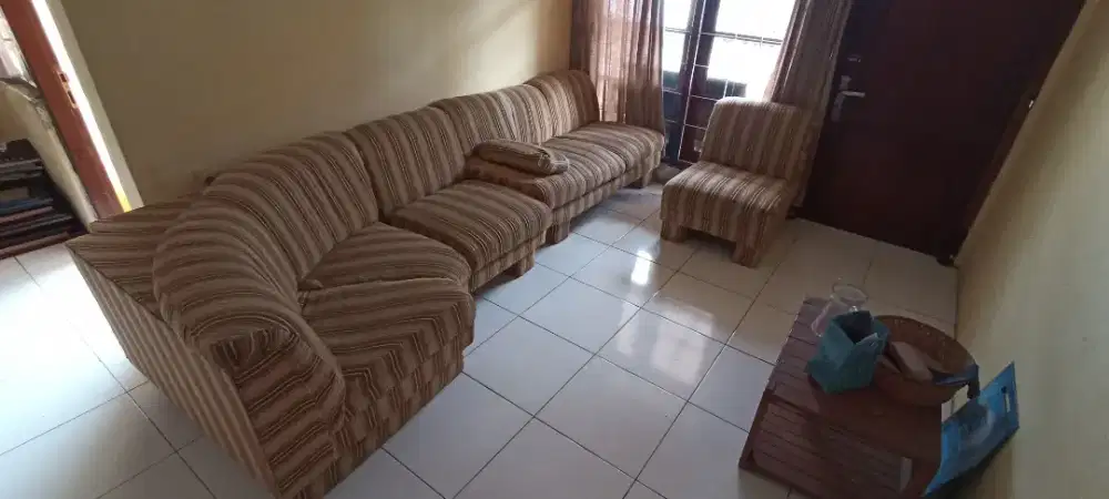 Sofa sudut panjang