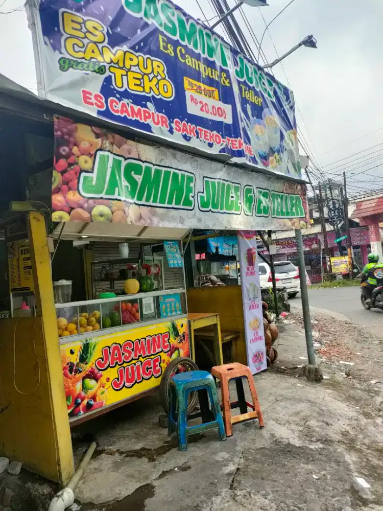 DIBUTUHKAN KARYAWATI PENJAGA STAND JUS