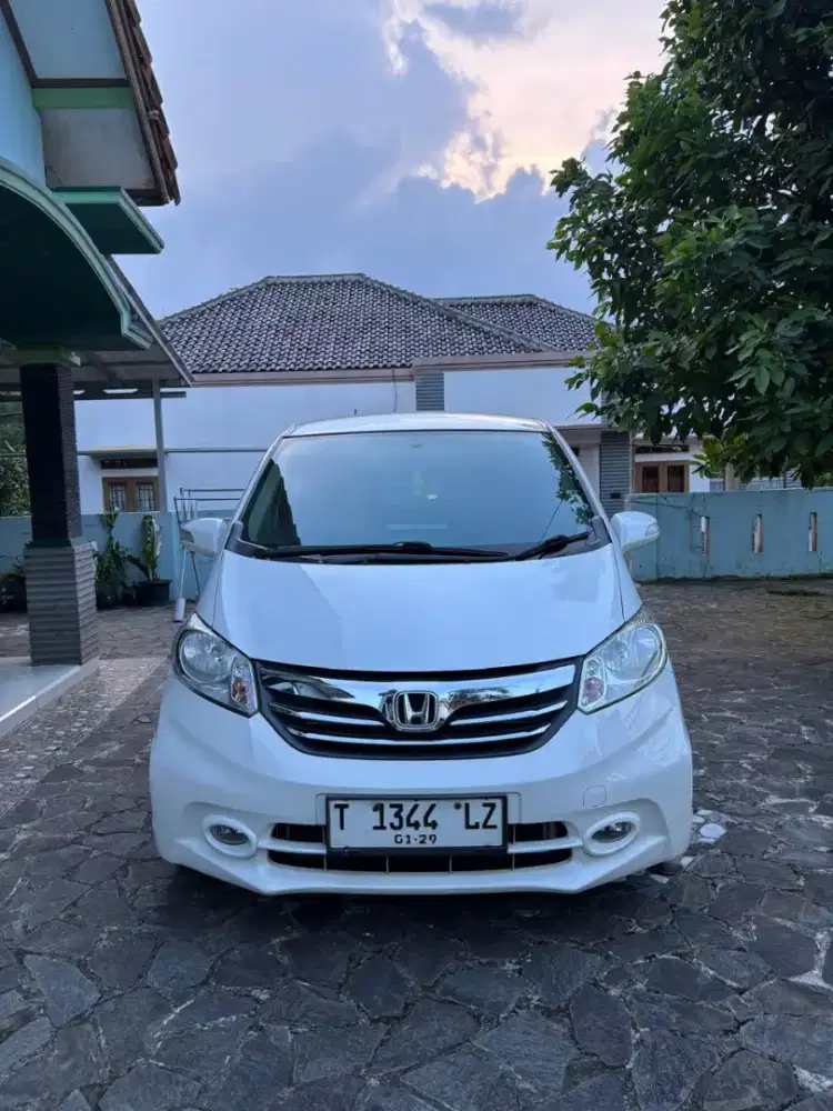 Honda freed PSD 2013