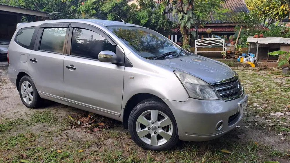 Nissan Grand livina 2010 Bensin