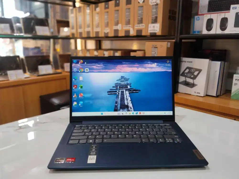 LENOVO IDEAPAD SLIM 3 14AMN8	RYZEN 3-7320U/RAM 8GB/SSD 512GB/MULUS