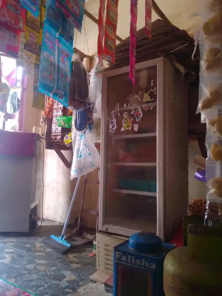 kulkas masih dingin cmn karet nya aja yg kurg k tutup pintu nya