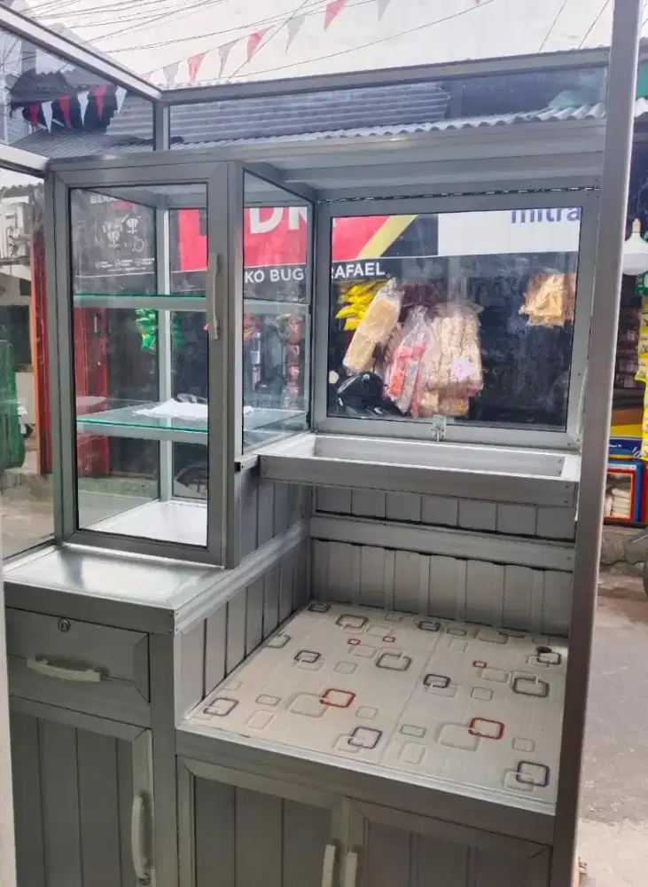 Etalase Kaca Aluminium Dagang