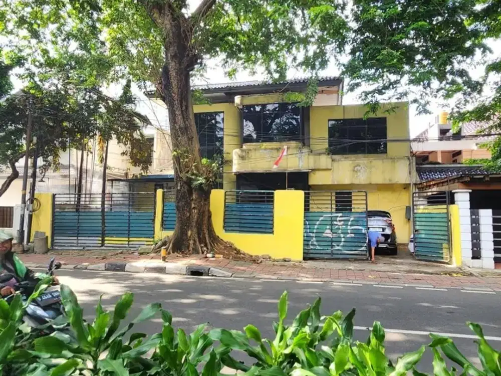 Investasi Terbaik Berada dIPinggir Jalan Raya Taman Gandaria Jakarta Selatan Dijual Segera Harga Nego
