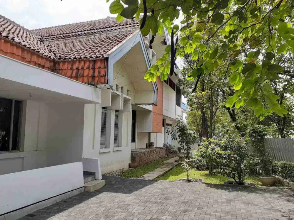 rumah 2lantai hoek di sayap sunda asia afrika kosambi bandung kota