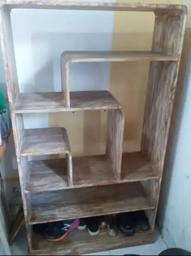 lemari hias minimalis