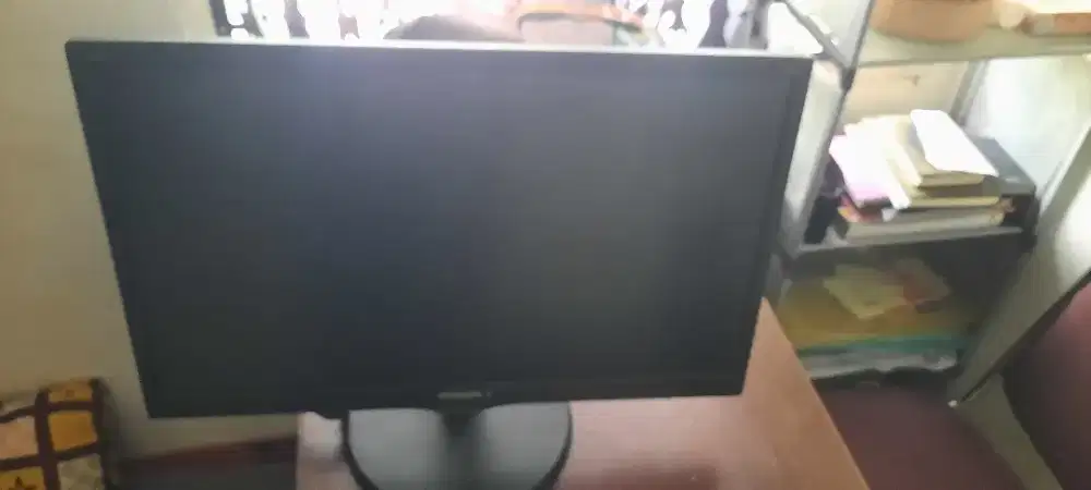Monitor LED  – Layar Jernih & Awet (Cocok untuk PC Kantor/CCTV)