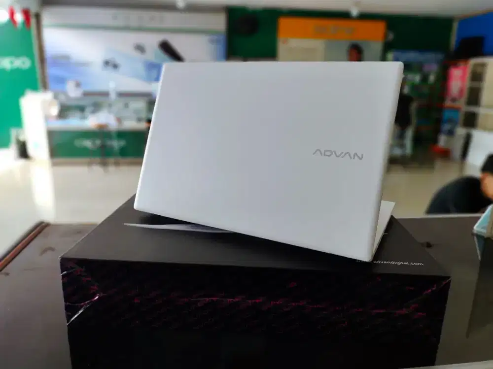 Laptop ADVAN 4jt an aja