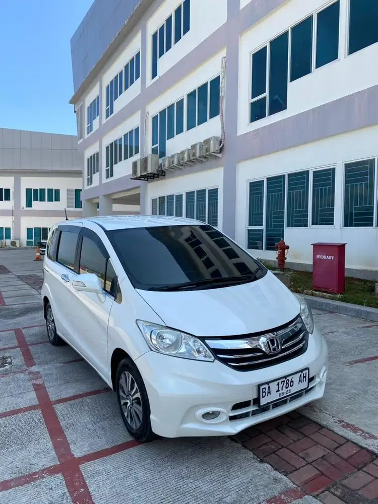 Di jual mobil freed PSD tahun 2013 (tipe paling tinggi)