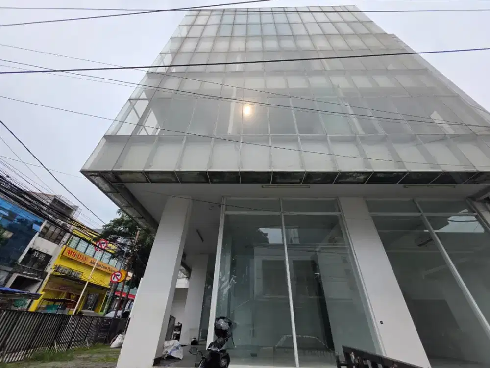 Investasi Menarik! Mini Building 4,5 Lantai Posisi Hoek, Bangunan Terawat dengan ada Fasilitas Lift, Lokasi Strategis Pinggir Jalan Raya Bintaro