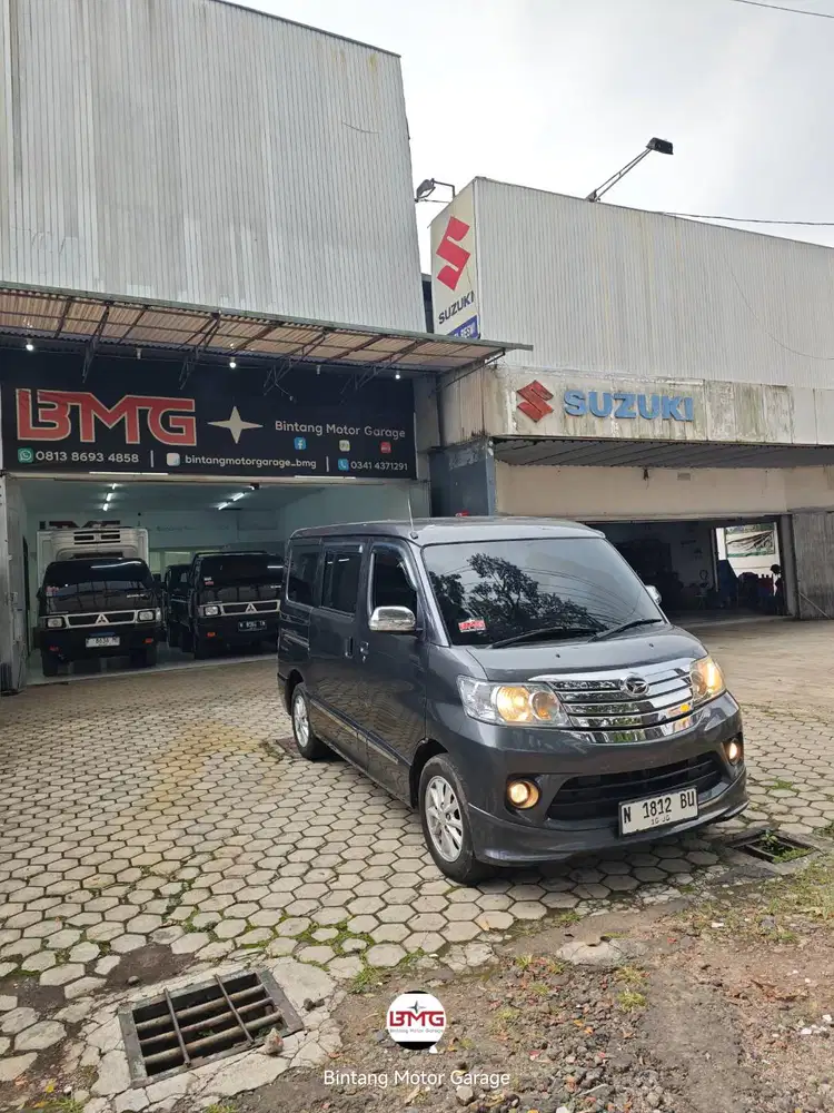 •	Daihatsu Luxio X AT 2015