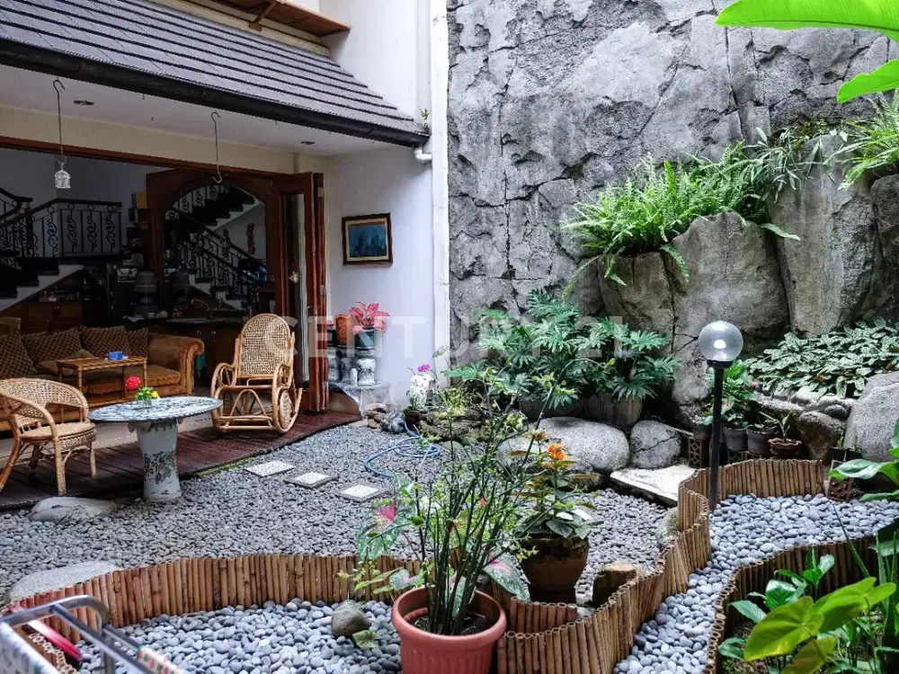 Jual Rumah Pusat  Mainroud Jalan Naripan Bandung