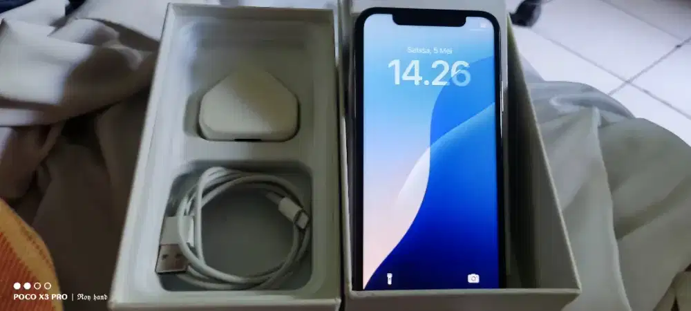 I phone xs warna gold