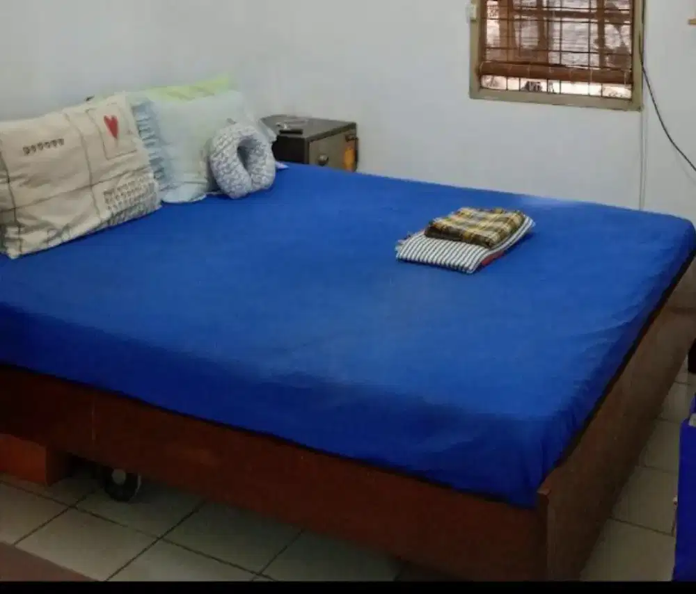 Dipan Tempat Tidur Jati Tua