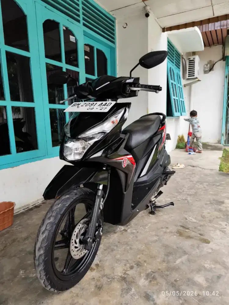 Si ganteng tampil yg lain mundur dulu