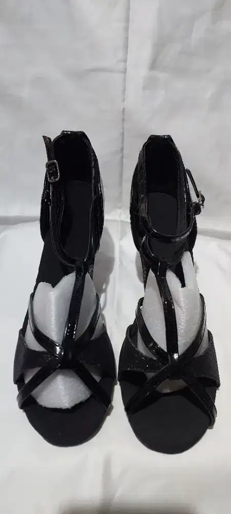 High Heels Tali Wanita