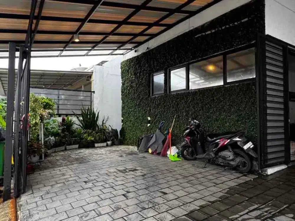 Rumah Mewah Style Old Money Dekat Tol Jelupang – Semi Furnish , Siap Huni!