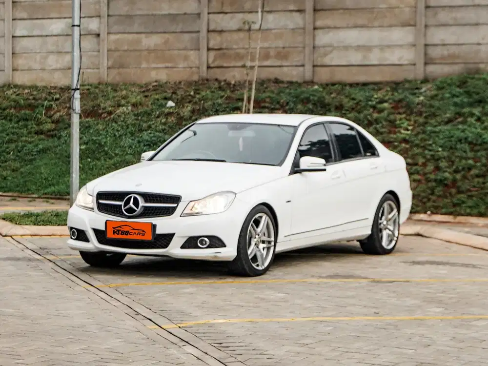 Mercedes Benz C200 CGI Classic 2013 putih ganjil