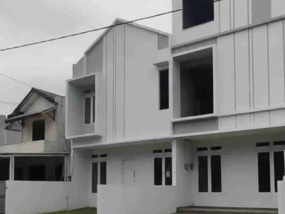 Dijual rumah 2 lantai 10 menit dr Mall Grand Pramuka