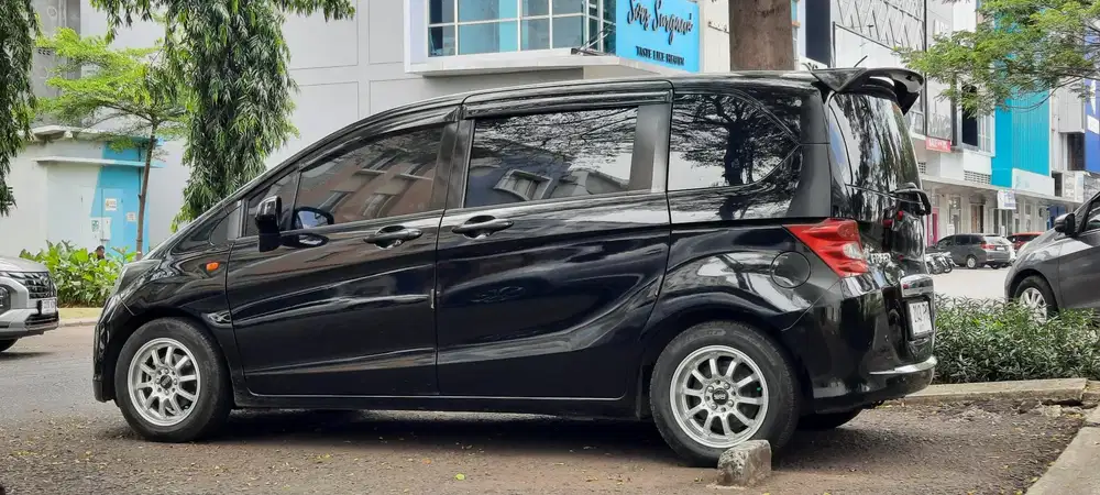 Honda Freed 2009 Bensin