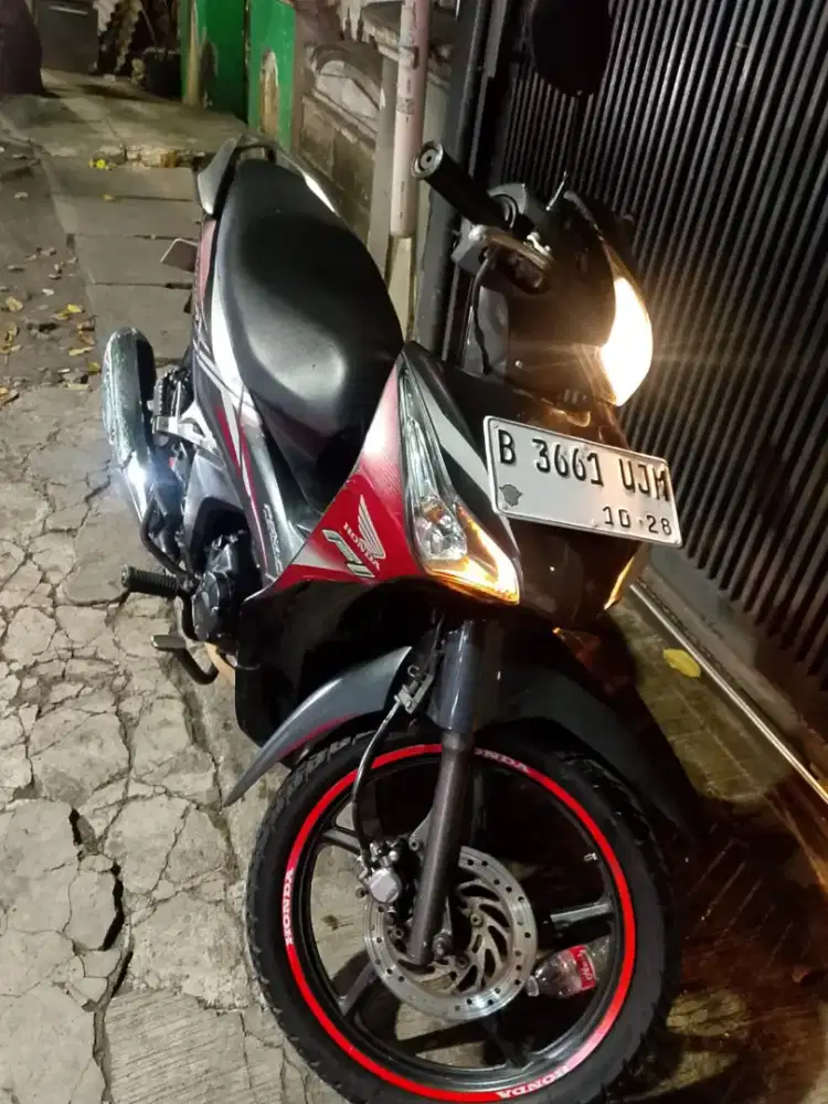 Honda supra x 125 hlem in kondisi masi orih smua ya